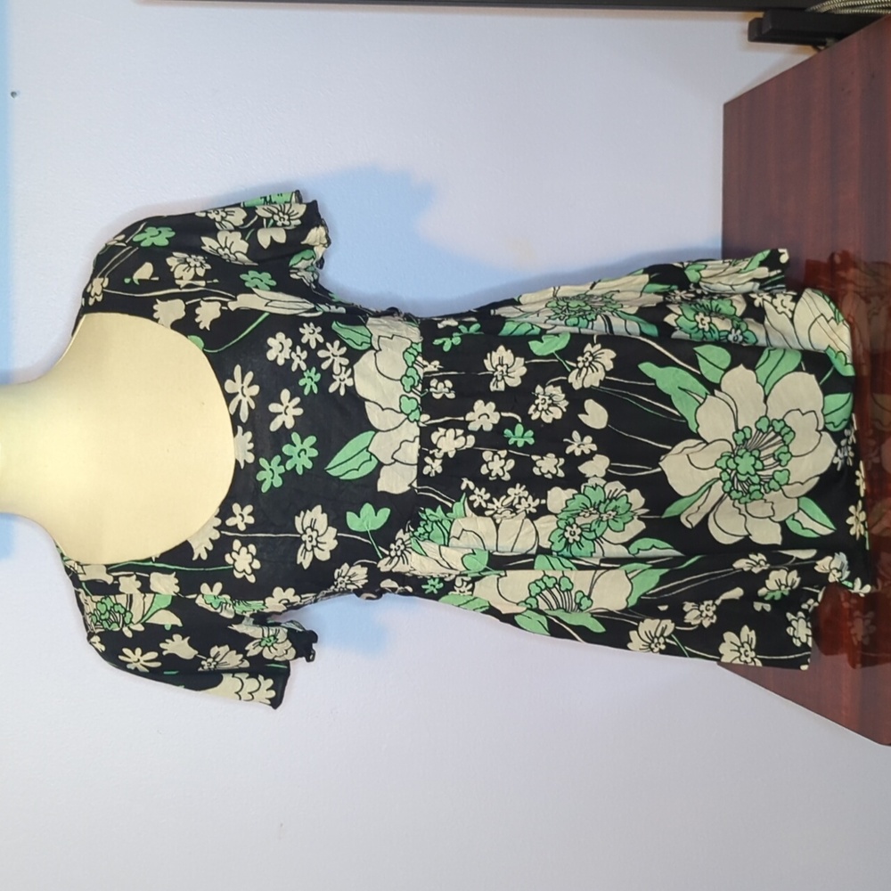 Empire waist scoop neck floral tunic